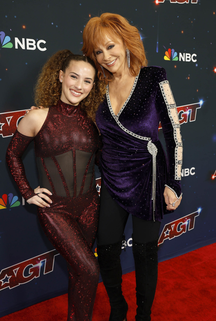 Reba McEntire Performs Duet With Contortionist On ‘America's Got Talent’