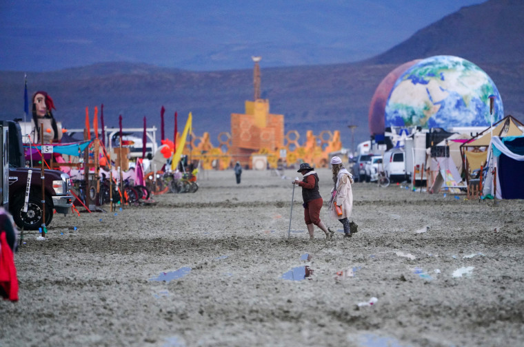 Investigan una muerte en el festival Burning Man con miles atrapados en