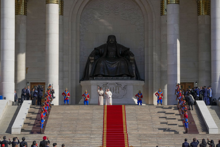 Mongolian President Ukhnaagin Khurelsukh, left, and Pope Francis