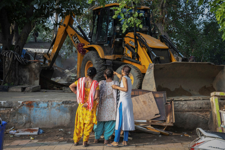 Slum demolition ahead of the G20 Summit