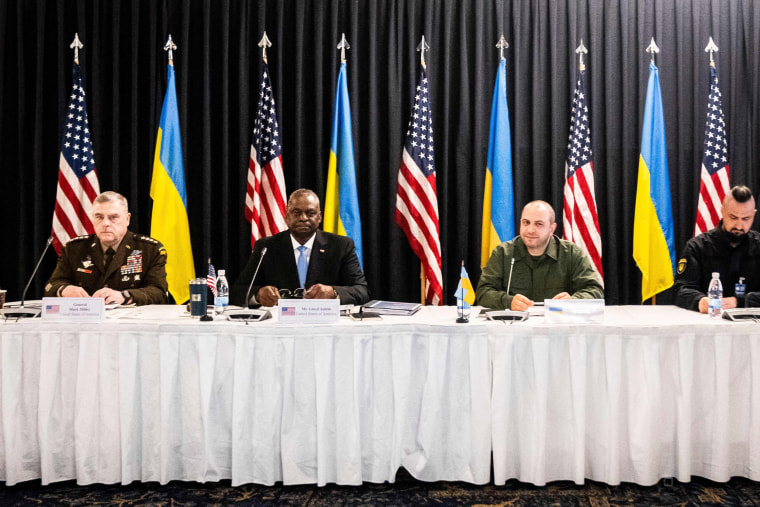 Chairman of the Joint Chiefs of Staff of the United States Army U.S. General Mark Milley, U.S. Secretary of Defence Lloyd Austin and Ukraine's Defence Minister Rustem Umerov 