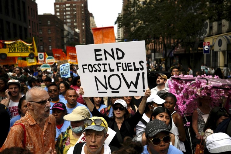 Activistas a favor del medio ambiente protestan contra los combustibles fósiles en Nueva York, el 17 de septiembre de 2023.
