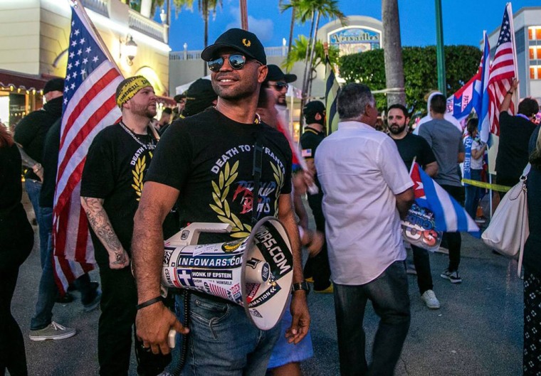 Polícia bane cantor gospel bolsonarista americano de shopping em Miami, Mundo