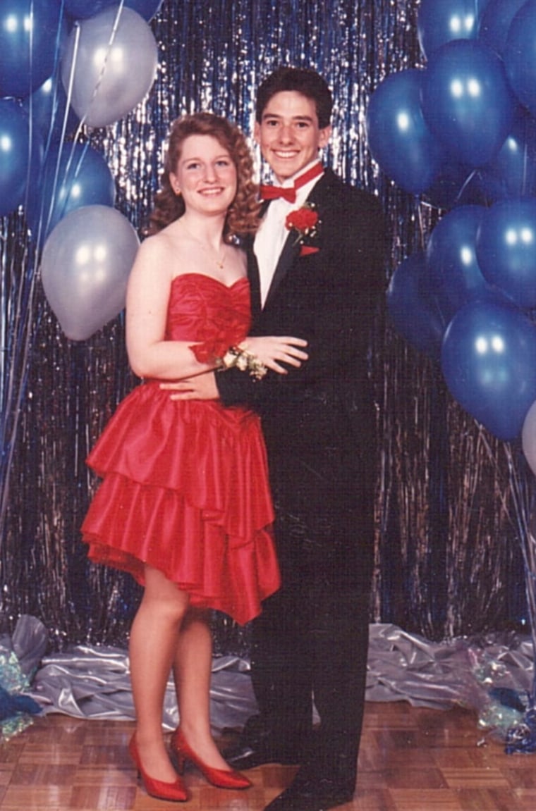 Jennifer y Darrin en la fiesta 'prom', en 1990.
