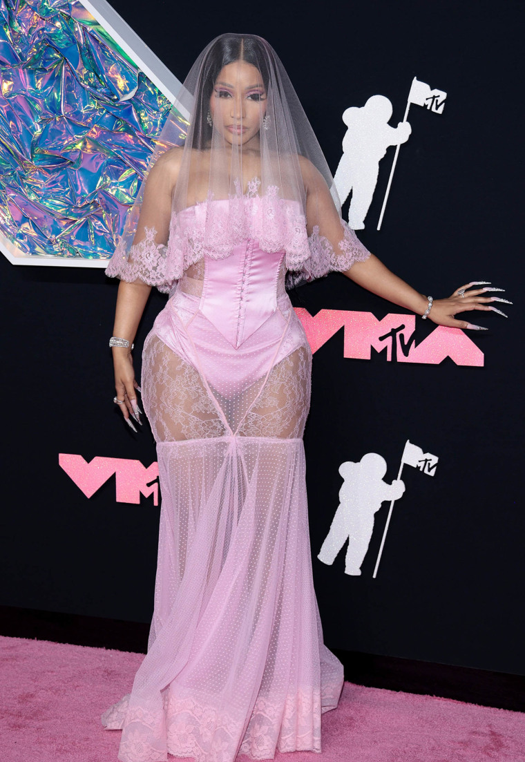 The best red carpet looks from the MTV VMAs