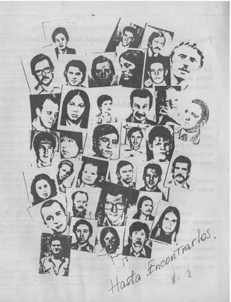 La portada de un folleto con los nombres de personas de Uruguay desaparecidas, publicado en 1983. Tiene varias fotos tipo pasaporte de las personas y debajo, escrito a mano, dice "Hasta Encontrarlos". Es parte de archivos de la era de la dictadura uruguaya que han sido preservados y digitalizados por el grupo sin fines de lucro Sitio de Memoria Uruguay