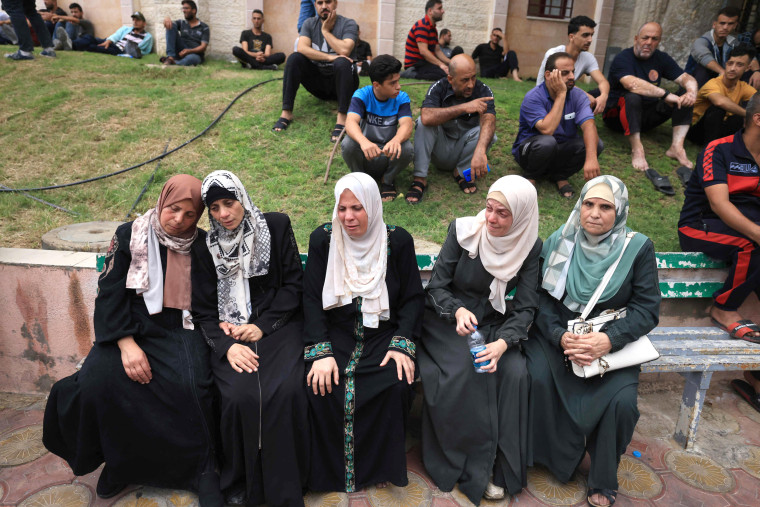 Palestinians mourn the death of their relatives