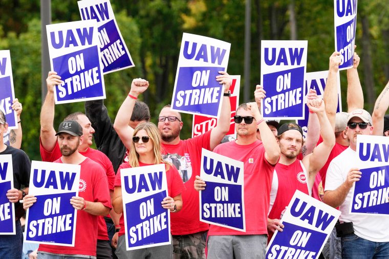 UAW picket line strike union