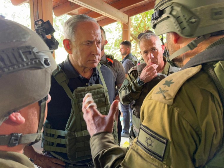 Prime Minister Benjamin Netanyahu visits Israeli infantrymen