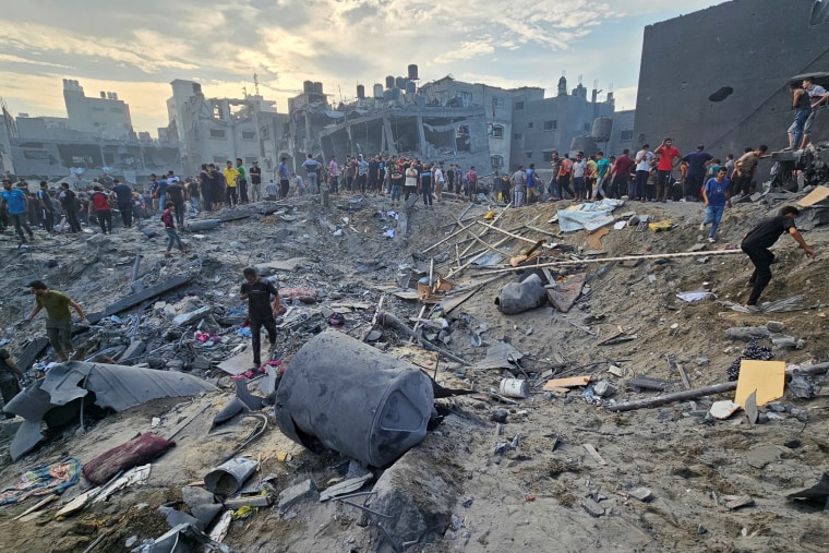 Palestinians search for casualties at the site of Israeli strikes on houses in Jabalia refugee camp in the northern Gaza Strip, October 31, 2023. 
