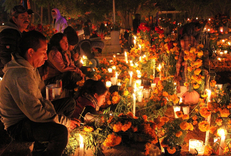 MEXICO-TRADITION-CANDLES-DAY OF THE DEAD