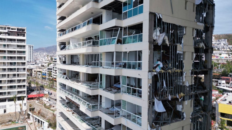 Vista de un edificio parcialmente destruido por el huracán Otis en Acapulco, México, el 26 de octubre de 2023.
