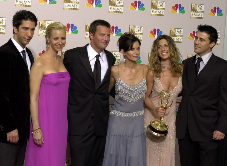 David Schwimmer, Lisa Kudrow, Matthew Perry, Courteney Cox, Jennifer Aniston y Matt LeBlanc en una foto de archivo de 2002.