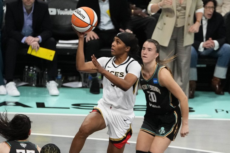 Sabrina Ionescu and Sydney Colson in Game 4 of the WNBA Finals