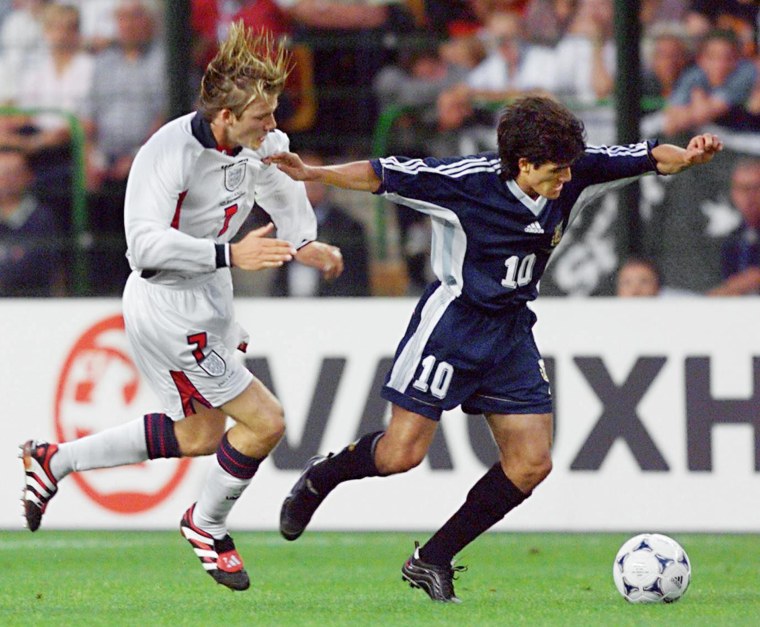 Argentinian midfielder Ariel Ortega and English midfielder David Beckham during the 1998 Soccer World Cup second round match between Argentina and England