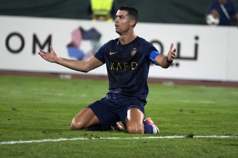 Cristiano Rolando durante el partido de su equipo, Al Nassr, en Teherán, Irán, el martes 19 de septiembre de 2023. 