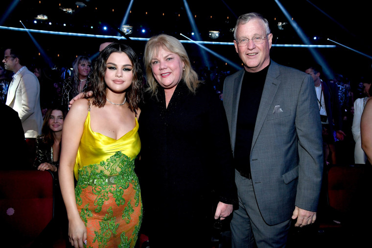 Selena Gomez, Scott Swift and Andrea Swift 