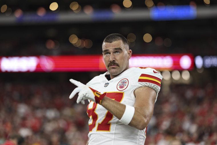 Fans joke Travis Kelce wore Taylor Swift's curtains to Chiefs vs. Vikings  game