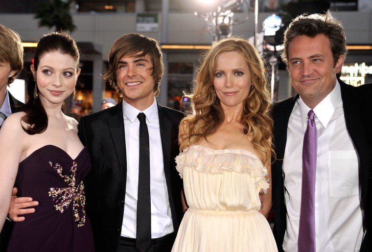 Michelle Trachtenberg, Zac Efron, Leslie Mann and Matthew Perry at the "17 Again" premiere held at Grauman's Chinese Theatre on April 14, 2009 in Hollywood.