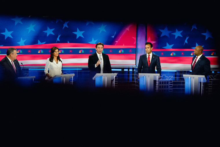 Image: Republican candidates on stage