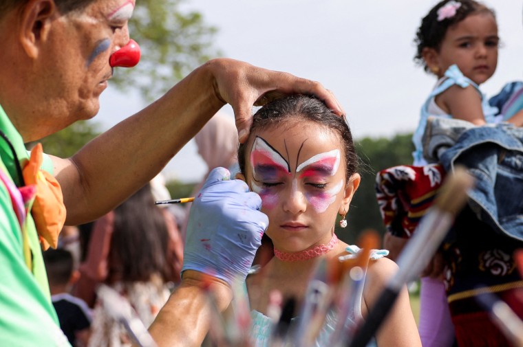 California middle-schooler banned from sports over 'black face' — but group  says he was just wearing eye paint