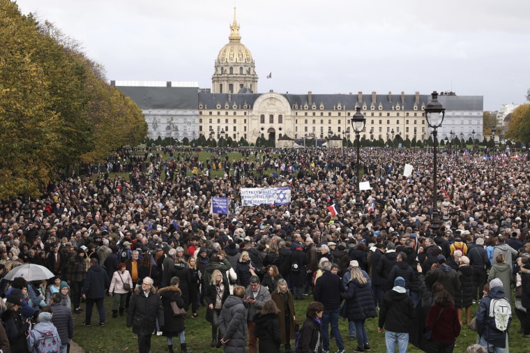 More than 100,000 people march in Paris against rising antiSemitism