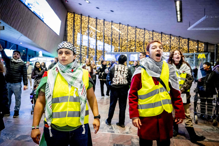 Pro-Palestinian protester fill Rotterdam Centraal Station in Rotterdam.
