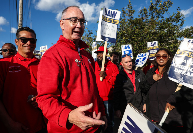 Our Family Can Have a Future': Ford Workers on a New Union Contract - The  New York Times