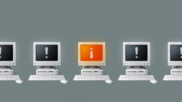 Ilustración de cinco computadoras de escritorio con teclado y mouse en fila. En la tercera computadora la pantalla muestra un siglo de exclamación de apertura ¡ en contraste con las otras que solo muestran el de cierre, en representación de cómo el inglés sigue siendo el idioma más usado en herramientas tecnológicas