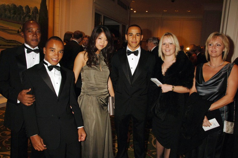 Lewis Hamilton poses with Jodia Ma and others at the AutoSport Magazine awards in 2006.