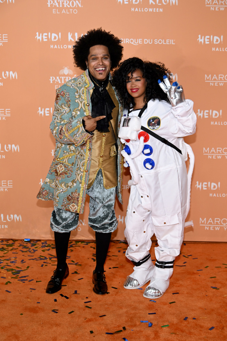 Maxwell and H.E.R. posed for photos together. 