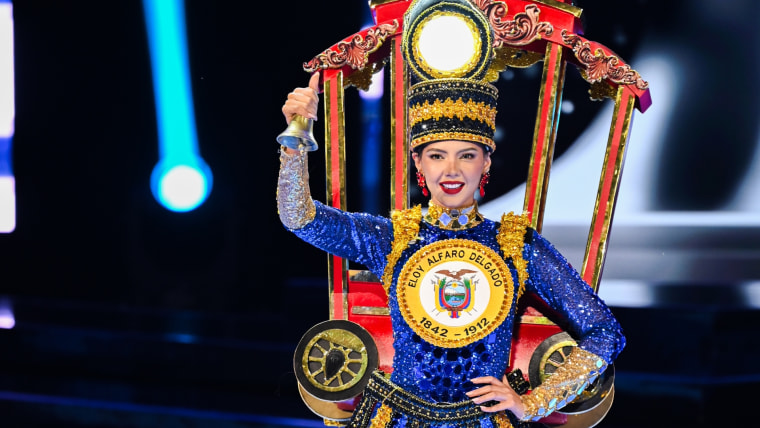 Miss Ecuador en la competencia preliminar de traje típico en Miss Universo 72ª edición.