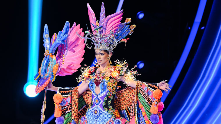 Miss México en la competencia preliminar de traje típico.