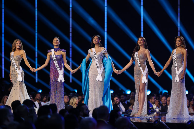 Miss Australia Moraya Wilson, Miss Puerto Rico Karla Guilfú, Miss Nicaragua  Sheynnis Palacios, Miss Thailand Anntonia Porsild and Miss Colombia Maria Avella hold hands during the 72nd Miss Universe Competition at Gimnasio Nacional José Adolfo Pineda on