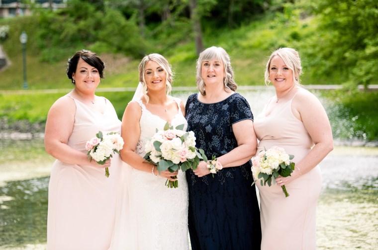 A TikTok video made by sisters to honor their late mom is going viral. (L-R): Katie Riggins, Sara Wollner, Karen Riggins and Megan Dixon