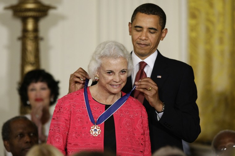 President Barack Obama presents the 2009 Presidential Medal of Freedom to Sandra Day O'Connor