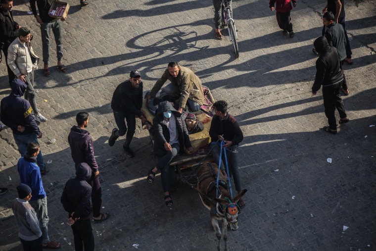 Image: Displaced Palestinians Forced Further South On Gaza Strip As Israel Intensifies Military Offensive