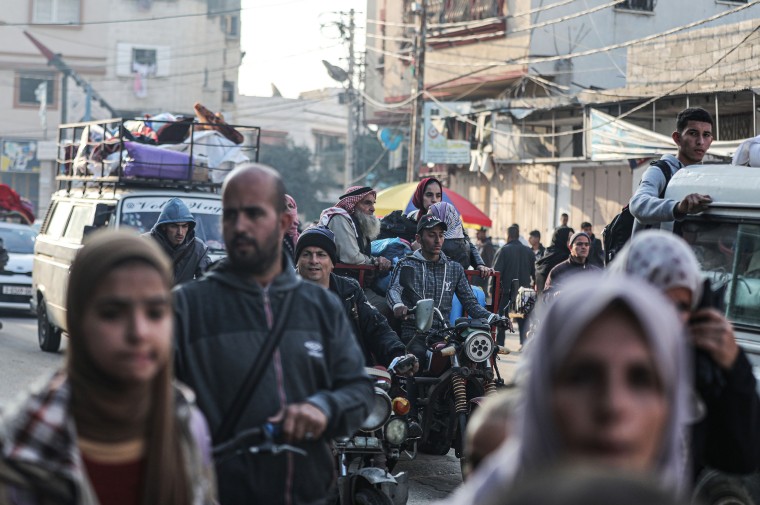 Palestinians begin to migrate following humanitarian pause in Khan Yunis