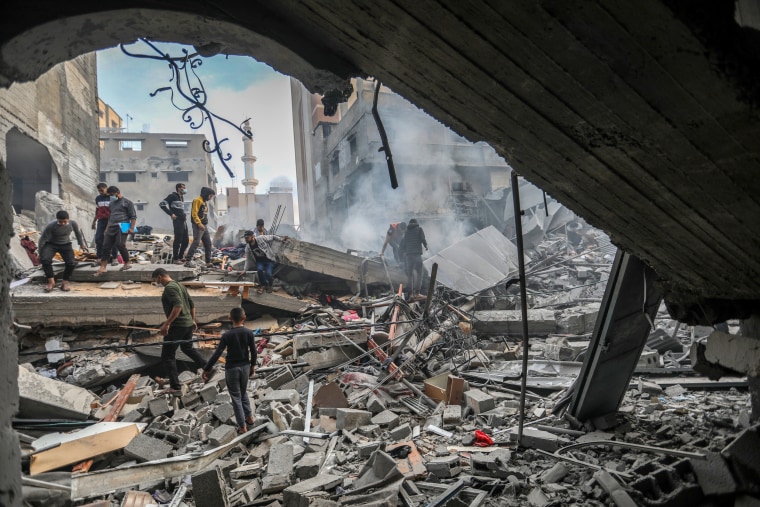 Image: Gaza Ceasefire Ends, Israel Resumes Strikes