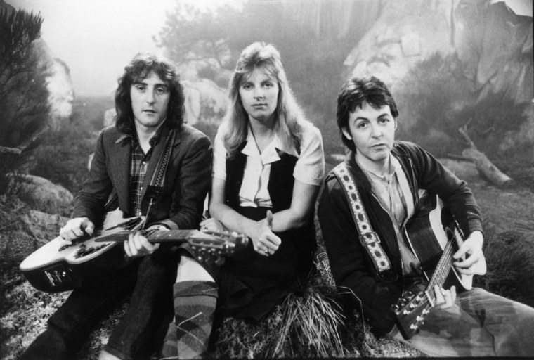 Denny Laine, Linda McCartney, and Paul McCartney in 1977.