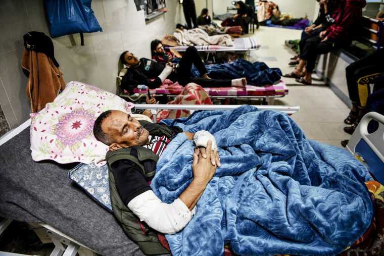 Palestinians take refuge in Nasser Hospital