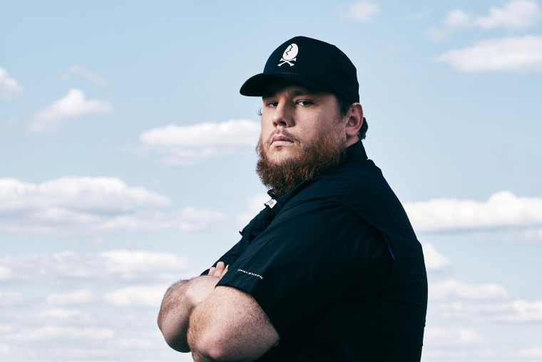 Luke Combs poses fora portrait in 2021.