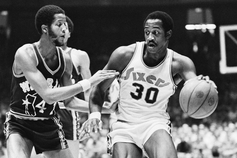 76ers forward George McGinnis, right, during a game in Philadelphia