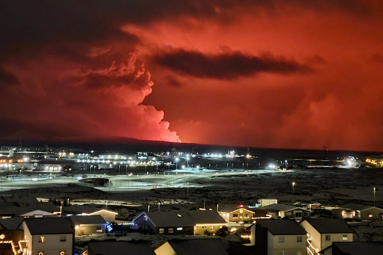 iceland volcano eruption smoke night sky