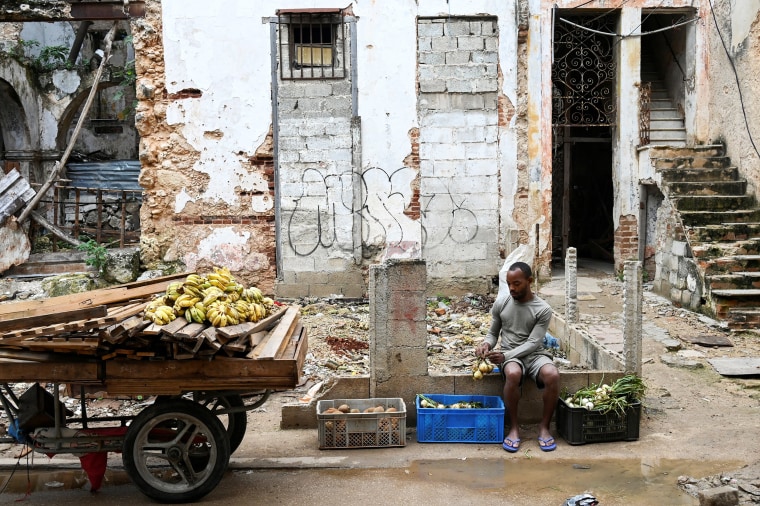 cuba inflation economy fruit vegetable vendor