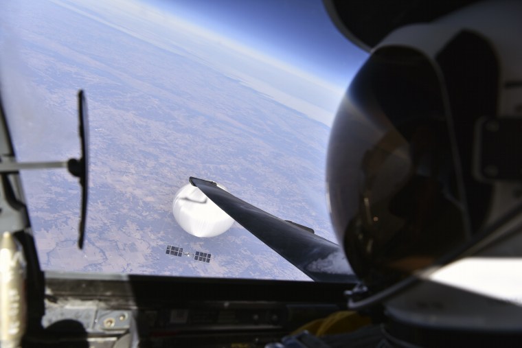 Image: Chinese surveillance balloon over US photographed by U-2 pilot