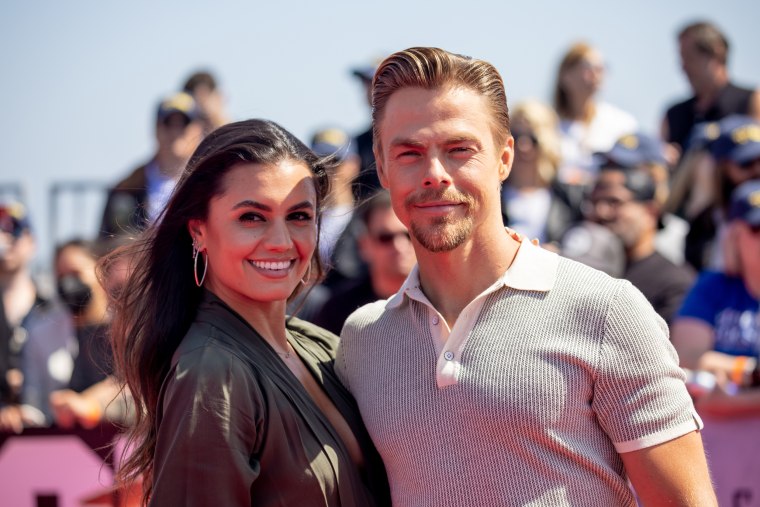 Derek Hough And His Wife, Hayley Erbert, Share Christmas Pic After Her ...