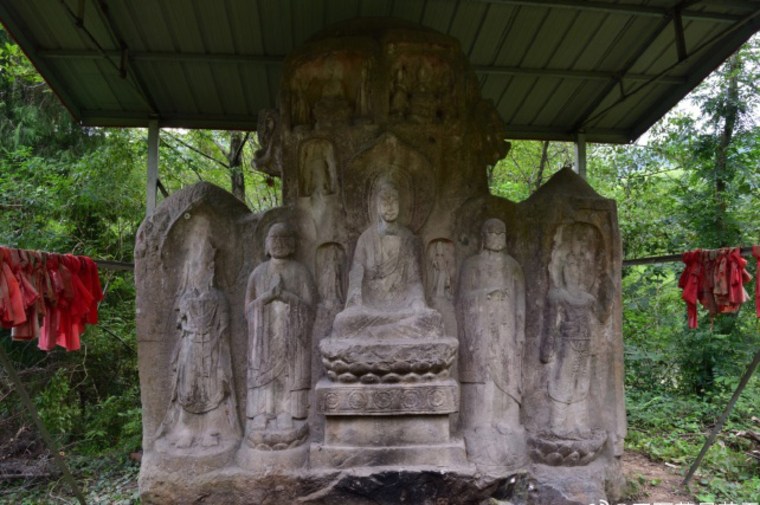 Shifeihe Buddha statues in Sichuan, China. 