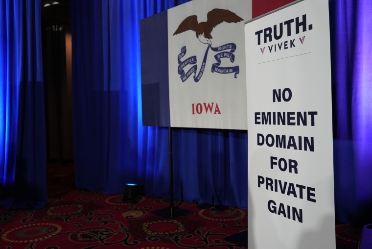 A sign at a Vivek Ramaswamy event opposes using eminent domain for carbon dioxide pipelines.