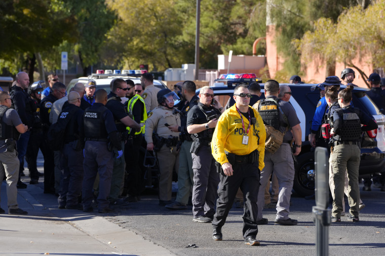 La Policía Metropolitana de Las Vegas, en la Universidad de Nevada, tras el tiroteo del 6 de diciembre de 2023.